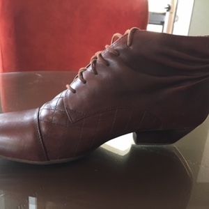 Amazing vintage leather boot made in Brazil